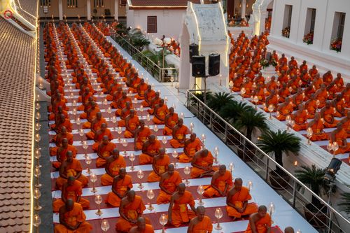 ภาพ No.297095:วันที่ 17 มกราคม พ.ศ. 2569 พิธีจุดประทีปถวายเป็นพุทธบูชา และบูชาธรรมมหาปูชนียาจารย์ (ภาพชุดที่ 2) ณ วัดโบสถ์บน ต.บางคูเวียง จ.นนทบุรี อนุสรณ์สถานลำดับที่ 4 สถานที่เกิดด้วยกายธรรม ในโครงการธรรมยาตรา กตัญญูบูชา มหาปูชนียาจารย์ พระมงคลเทพมุนี(สด จนฺทสโร) พร