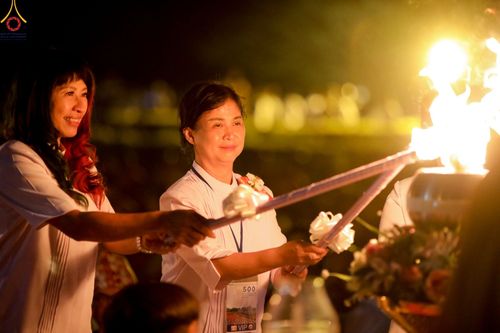 ภาพ No.78206:พิธีจุดประทีปและเวียนประทักษิณถวายเป็นพุทธบูชา ในโครงการบรรพชาสามเณรหมู่ ณ ลุมพินีวัน ประเทศเนปาล  วันที่ 16 มีนาคม พ.ศ. 2566