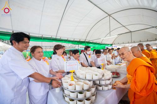 ภาพ No.300230:วันที่ 22 มกราคม พ.ศ. 2569 พิธีถวายภัตตาหารเป็นสังฆทาน แด่พระธรรมยาตรา ณ อนุสรณ์สถานบางปลา วัดบางปลา อำเภอบางเลน จังหวัดนครปฐม ในโครงการธรรมยาตรา กตัญญูบูชา มหาปูชนียาจารย์ พระมงคลเทพมุนี(สด จนฺทสโร) พระผู้ปราบมาร อนุสรณ์สถาน 7 แห่ง ปีที่ 14