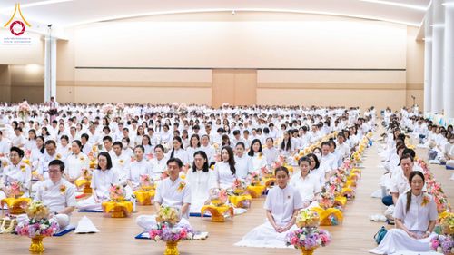 ภาพ No.310674:วันอาทิตย์ที่ 22 กุมภาพันธ์ พ.ศ. 2569 พิธีถวายโคมมาฆประทีป ณ ห้องแก้วสารพัดนึก 2 วัดพระธรรมกาย จ.ปทุมธานี