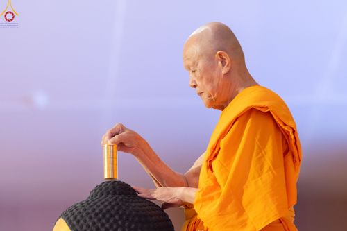 ภาพ No.84741:พิธีบรรจุพระบรมสารีริกธาตุภายในเกตุดอกบัวตูม องค์พระประธาน ณ ห้องแก้วสารพัดนึก 2 วัดพระธรรมกาย ในวันอาสาฬหบูชา อังคารที่ 1 สิงหาคม พ.ศ.2566