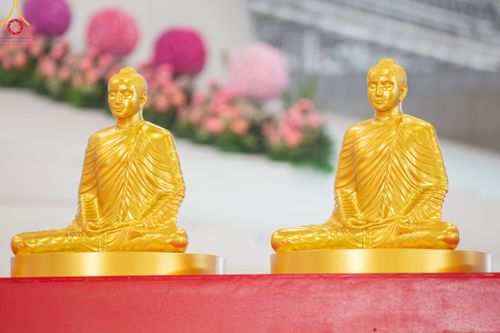 ภาพ No.78881:พิธีตักบาตร ข้าวสารอาหารแห้ง พิธีบูชาข้าวพระ ในวันอาทิตย์ต้นเดือนที่ 2 เมษายน พ.ศ. 2566