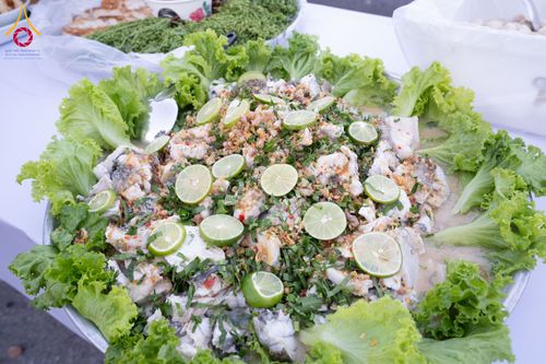 ภาพ No.288345:วันที่ 5 มกราคม พ.ศ. 2569 พิธีถวายภัตตาหารเป็นสังฆทาน แด่พระธรรมยาตรา ในโครงการธรรมยาตรา กตัญญูบูชา มหาปูชนียาจารย์ พระมงคลเทพมุนี(สด จนฺทสโร) พระผู้ปราบมาร อนุสรณ์สถาน 7 แห่ง ปีที่ 14 ณ อนุสรณ์สถานมหาวิหารพระมงคลเทพมุนี (โลตัสแลนด์) อ.สองพี่น้อง จ.สุพรร