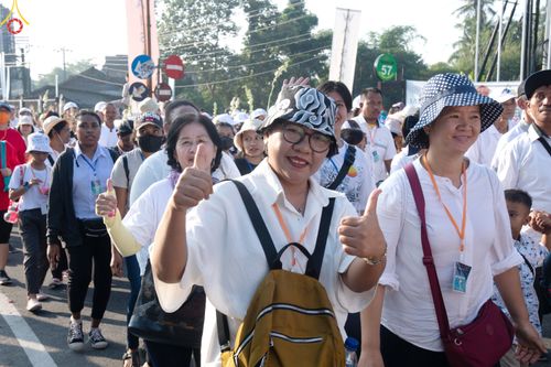 ภาพ No.81974:พิธีจุดวิสาขประทีป 22,000 ดวงและโคมลอย 3,000 ดวง ( Festival  lampion Vesak Indonesia) ณ มหาเจดียบรมพุทโธ อินโดนีเซีย  วันอาทิตย์ที่ 4 มิ.ย. พ.ศ.2566
