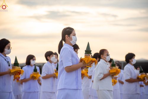 ภาพ No.84082:พิธีเวียนประทักษิณ พิธีวันทาเจดีย์ พิธีขอขมา และมอบผ้าไตร  ในโครงการบรรพชาอุปสมบทหมู่ธรรมทายาทรุ่นเข้าพรรษา และโครงการบรรพชาสามเณรโรงเรียนนานาชาติ รุ่นที่12 ในวันเสาร์ที่ 22 กรกฎาคม พ.ศ. 2566