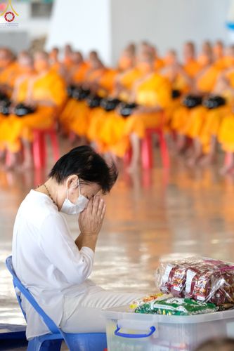 ภาพ No.81486:พิธีตักบาตร ข้าวสารอาหารแห้ง และพิธีบูชาข้าวพระ ณ สภาธรรมกายสากล วัดพระธรรมกาย วันเสาร์ที่ 3 มิถุนายน 2566