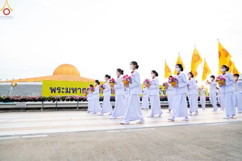 ภาพ No.84078:พิธีเวียนประทักษิณ พิธีวันทาเจดีย์ พิธีขอขมา และมอบผ้าไตร  ในโครงการบรรพชาอุปสมบทหมู่ธรรมทายาทรุ่นเข้าพรรษา และโครงการบรรพชาสามเณรโรงเรียนนานาชาติ รุ่นที่12 ในวันเสาร์ที่ 22 กรกฎาคม พ.ศ. 2566