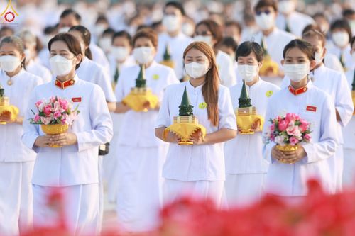 ภาพ No.79733:พิธีเวียนประทักษิณ ณ พระมหาธรรมกายเจดีย์ และพิธีวันทาเจดีย์ ในโครงการบรรพชาสามเณรฟื้นฟูพระพุทธศาสนาทั่วไทย วันเสาร์ที่ 8 เมษายน พ.ศ.2566