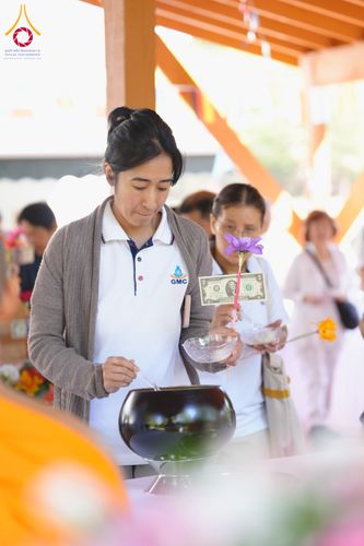 ภาพ No.321611:วันอาทิตย์ที่ 12 เมษายน พ.ศ.2569 กิจกรรมงานบุญวันสงกรานต์ (ตักบาตร ขอขมาพ่อแม่ สรงน้ำพระ รดน้ำขอพร) ณ วัดพระธรรมกายจอร์เจีย ประเทศสหรัฐอเมริกา