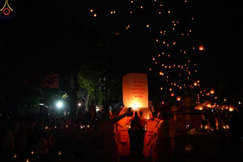 ภาพ No.82098:พิธีจุดวิสาขประทีป 22,000 ดวงและโคมลอย 3,000 ดวง ( Festival  lampion Vesak Indonesia) ณ มหาเจดียบรมพุทโธ อินโดนีเซีย  วันอาทิตย์ที่ 4 มิ.ย. พ.ศ.2566