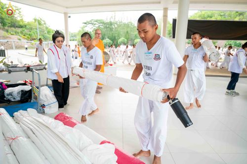 ภาพ No.341050:วันที่ 26 กรกฎาคม พ.ศ. 2569 โครงการพัฒนาคุณธรรม จริยธรรม สำหรับนักเรียนนายสิบตำรวจ (นสต.) รุ่นที่ 17 ศูนย์ฝึกอบรมตำรวจภูธรภาค 1 ได้จัดกิจกรรม ตักบาตรเพื่อน้อมอุทิศถวายเพื่อเป็นพระราชกุศลฯ  และปฏิบัติธรรม ติวธรรมมะ ณ ศูนย์ปฏิบัติธรรมเวิล์ดพีช วัลเล่ย์ (Wo
