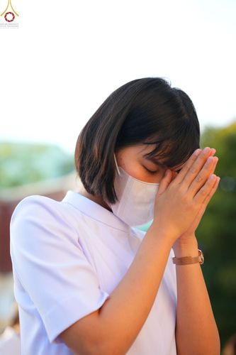 ภาพ No.73374:พิธีจุดประทีปถวายเป็นพุทธบูชา และบูชาธรรมมหาปูชนียาจารย์ ในโครงการธรรมยาตรากตัญญูบูชา มหาปูชนียาจารย์ พระมงคลเทพมุนี(สด จนฺทสโร) พระผู้ปราบมาร ปีที่ 11 ณ อนุสรณ์สถานลำดับที่ 4 สถานที่เกิดด้วยกายธรรม วัดโบสถ์ (บน) บางคูเวียง อ.บางกรวย จ.นนทบุรี วันที่ 21 