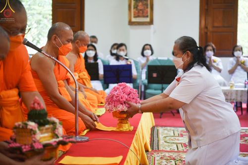 ภาพ No.65525:พิธีเวียนประทักษิณ และขอขมามอบผ้าไตร รุ่นบูชาธรรมมหาปูชนียาจารย์  ปี ๒๕๖๕ ณ วัดพระพุทธบาทราชวรมหาวิหาร  อ.พระพุทธบาท จ.สระบุรี วันเสาร์ที่ ๒๐ พฤศจิกายน พ.ศ. ๒๕๖๕