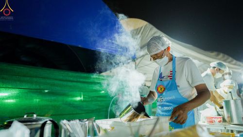 ภาพ No.69904:พิธีถวายภัตตาหารเป็นสังฆทาน แด่คณะพระธรรมยาตราฯ ในโครงการธรรมยาตราฯ ปีที่ 11 ณ อนุสรณ์สถานมหาวิหารพระมงคลเทพมุนี อ.สองพี่น้อง จ.สุพรรณบุรี วันที่ 9 มกราคม พ.ศ. 2566