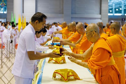 ภาพ No.311648:วันอาทิตย์ต้นเดือนที่ 1 มีนาคม พ.ศ.2569 สัมมนาพิเศษ พิธีมอบรูปหล่อโลหะหลวงปู่วัดปากน้ำ พระมงคลเทพมุนี พิธีมุทิตาสักการะในโอกาสพระครูปลัดรัตนวีรวัฒน์(รังสฤษดิ์ อิทธิจินฺตโก) เจ้าอาวาสวัดพระธรรมกาย  ดำรงตำแหน่งเป็น “ที่ปรึกษาเจ้าคณะจังหวัดปทุมธานี”  ณ ห้อง