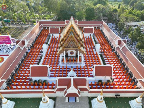 ภาพ No.73230:พิธีจุดประทีปถวายเป็นพุทธบูชา และบูชาธรรมมหาปูชนียาจารย์ ในโครงการธรรมยาตรากตัญญูบูชา มหาปูชนียาจารย์ พระมงคลเทพมุนี(สด จนฺทสโร) พระผู้ปราบมาร ปีที่ 11 ณ อนุสรณ์สถานลำดับที่ 4 สถานที่เกิดด้วยกายธรรม วัดโบสถ์ (บน) บางคูเวียง อ.บางกรวย จ.นนทบุรี วันที่ 21 