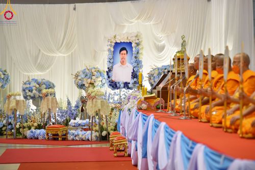 ภาพ No.90775:พิธีบำเพ็ญกุศลสวดพระอภิธรรม  อุบาสกถาวร พรหมถาวร (อุบาสกผู้ปั้นพระ) คืนที่ 3 วันจันทร์ที่ 16 ตุลาคม พ.ศ. 2566 ณ ห้องแก้วสารพัดนึก 1 สภาธรรมกายสากล วัดพระธรรมกาย จ.ปทุมธานี