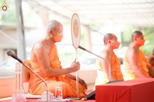 ภาพ No.65491:พิธีขอขมามอบผ้าไตร นาคธรรมทายาท ในโครงการอุปสมบทบูชาธรรม มหาปูชนียาจารย์ประจำปี 2565 ณ ศูนย์อบรมเยาวชนผาสุกวนิช จ.ราชบุรี วันที่ 19 พฤศจิกายน พ.ศ. 2565
