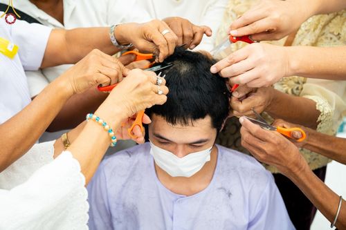 ภาพ No.65567:พิธีปลงผม และพิธีขอขมามอบผ้าไตร นาคธรรมทายาท ในโครงการอุปสมบทบูชาธรรม มหาปูชนียาจารย์ประจำปี 2565 ณ ศูนย์ปฏิบัติธรรมภาคใต้ บางกล่ำ จ.สงขลา วันที่ 19 พฤศจิกายน พ.ศ. 2565