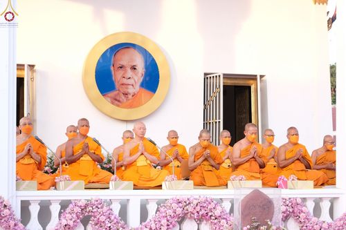 ภาพ No.73536:พิธีตักบาตรพระธรรมยาตราฯ ในโครงการธรรมยาตรากตัญญูบูชา มหาปูชนียาจารย์ พระมงคลเทพมุนี(สด จนฺทสโร) พระผู้ปราบมาร ปีที่ 11 ณ อนุสรณ์สถานลำดับที่ 4 สถานที่เกิดด้วยกายธรรม วัดโบสถ์ (บน) บางคูเวียง อ.บางกรวย จ.นนทบุรี วันที่ 22 มกราคม พ.ศ. 2566