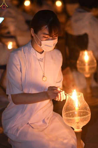ภาพ No.75385:พิธีจุดประทีปถวายเป็นพุทธบูชา และบูชาธรรมมหาปูชนียาจารย์ ในโครงการธรรมยาตรากตัญญูบูชา มหาปูชนียาจารย์ พระมงคลเทพมุนี(สด จนฺทสโร) พระผู้ปราบมาร ปีที่ 11 ณ อนุสรณ์สถานลำดับที่ 7 สถานที่ขยายวิชชาธรรมกาย วัดพระธรรมกาย จ.ปทุมธานี วันที่ 31 มกราคม พ.ศ. 2566