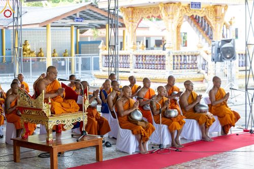 ภาพ No.137630:พิธีตักบาตร พิธีถวายสังฆทานแด่คณะสงฆ์ 323 วัด พิธีทำบุญอุทิศส่วนกุศลแด่ผู้วายชนม์ ในเหตุการณ์ความไม่สงบ 4 จังหวัดชายแดนภาคใต้ ปีที่ 20 ครั้งที่ 169 และพิธีมอบกองทุนหนุนแรงใจช่วยครูใต้ ปีที่ 17 ครั้งที่ 134 วันที่ 25 พฤษภาคม พ.ศ.2567 อ.ตากใบ จ.นราธิวาส