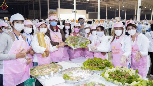 ภาพ No.75117:พิธีถวายภัตตาหารเป็นสังฆทาน แด่คณะพระธรรมยาตราฯ ในโครงการธรรมยาตรากตัญญูบูชา มหาปูชนียาจารย์ พระมงคลเทพมุนี(สด จนฺทสโร) พระผู้ปราบมาร อนุสรณ์สถาน 7 แห่ง ปีที่ 11 วันที่ 31 มกราคม พ.ศ. 2566