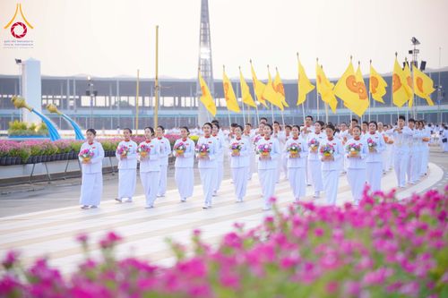 ภาพ No.320880:วันเสาร์ที่ 11 เมษายน พ.ศ.2569 พิธีเวียนประทักษิณ พิธีวันทาเจดีย์ โครงการอุปสมบทหมู่ บูชาธรรมหลวงพ่อธัมมชโย พ.ศ.2569 โครงการอุปสมบทหมู่ธรรมทายาท ระดับอุดมศึกษา รุ่น 53 (ภาคฤดูร้อน) ณ วัดพระธรรมกาย ปทุมธานี