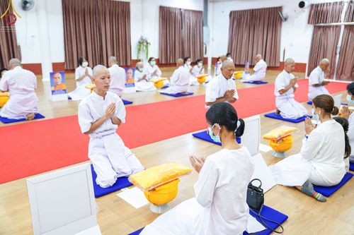 ภาพ No.65437:พิธีขอขมาผู้ปกครอง โดยนาคธรรมทายาท ในโครงการอุปสมบทบูชาธรรม มหาปูชนียาจารย์ประจำปี 2565 วันที่ 19 พฤศจิกายน พ.ศ. 2565 ณ ศูนย์ปฏิบัติธรรมลำปาง