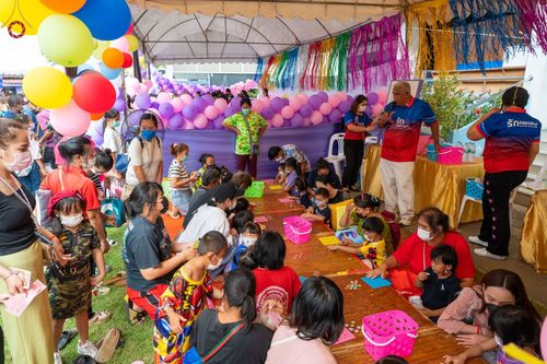 ภาพ No.71240:วัดพระธรรมกาย มูลนิธิธรรมกาย และคณะศิษยานุศิษย์ฯ ร่วมกับ อบต.คลองสาม และภาคีเครือข่ายฯ เปิดตัวสื่อนวัตกรรมพุทธประวัติผ่านแว่น VR สู่โลกเสมือนจริง - จัดแสดงนิทรรศการพลังความดี UG5 POWER เนื่องในงานวันเด็กแห่งชาติ ประจำปี พ.ศ.2566