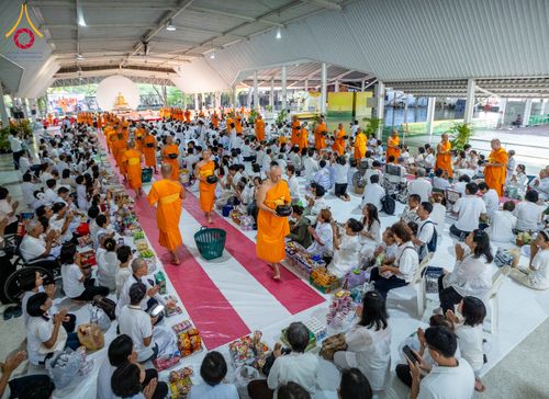 ภาพ No.322922:วันอาทิตย์ที่ 19 เมษายน พ.ศ. 2569 ตักบาตรฉลองพระใหม่ โครงการบรรพชาและอุปสมบทหมู่ รุ่นบูชาธรรม 82 ปี หลวงพ่อธัมมชโย ณ อาคารโถงช้าง สำนักงานใหญ่