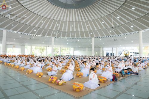 ภาพ No.72791:พิธีเจริญพระพุทธมนต์ และถวายภัตตาหารเป็นสังฆทาน เนื่องในวันคล้ายวันเกิด ครบรอบ 114 ปี คุณยายอาจารย์มหารัตนอุบาสิกาจันทร์ ขนนกยูง วันที่ 19 มกราคม พ.ศ. 2566 ณ หอฉันคุณยายอาจารย์ฯ วัดพระธรรมกาย จ.ปทุมธานี