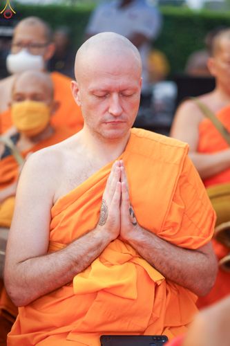 ภาพ No.321029:วันอาทิตย์ที่ ๑๒ เมษายน พ.ศ ๒๕๖๙ พิธีตักบาตรปี๋ใหม่เมืองพระภิกษุสงฆ์ ๓๓๙ รูป  อุทิศถวายพระราชกุศลสมเด็จพระนางสิริกิติ์  พระบรมราชินีนาถ พระบรมราชชนนีพันปีหลวง และฉลองเมืองแม่แตงครบรอบ ๑๑๙ ปี ณ ลานโรงแรมแอร์ไดมอนด์ อำเภอแม่แตง จังหวัดเชียงใหม่