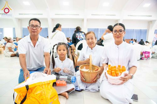 ภาพ No.321782:วันที่ 12 เมษายน พ.ศ.2569 ตักบาตรสงกรานต์ฉลองสามเณรใหม่  ณ ศูนย์ปฏิบัติธรรมระยอง(บ้านช่องลม)