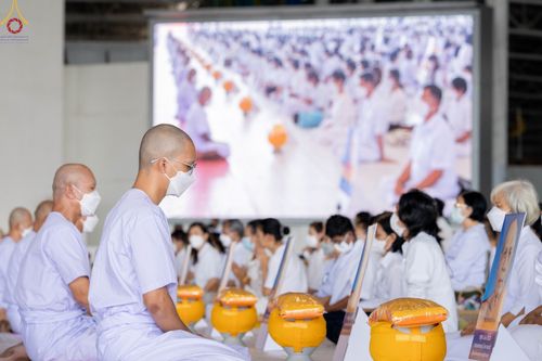 ภาพ No.63885:พิธีขอขมาและมอบผ้าไตรแด่นาคธรรมทายาท โครงการอุปสมบทบูชาธรรมมหาปูชนียาจารย์ วันอาทิตย์ที่ 20 พฤศจิกายน พ.ศ. 2565