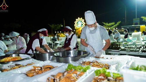 ภาพ No.72893:พิธีถวายภัตตาหารเป็นสังฆทาน แด่คณะพระธรรมยาตราฯ ในโครงการธรรมยาตรากตัญญูบูชา มหาปูชนียาจารย์ พระมงคลเทพมุนี(สด จนฺทสโร) พระผู้ปราบมาร อนุสรณ์สถาน 7 แห่ง ปีที่ 11 วันที่ 20 มกราคม พ.ศ. 2566