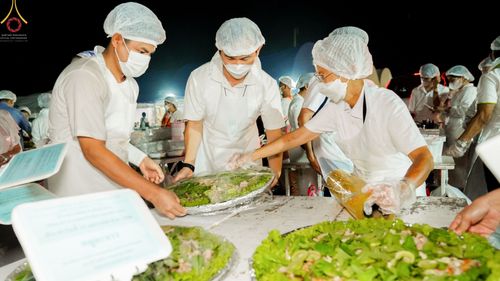 ภาพ No.70980:พิธีถวายภัตตาหารเป็นสังฆทาน แด่คณะพระธรรมยาตราฯ ในโครงการธรรมยาตราฯ ปีที่ 11 ณ อนุสรณ์สถานคลองบางนางแท่น อ.สามพราน จ.นครปฐม วันที่ 13 มกราคม พ.ศ. 2566