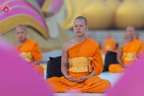 ภาพ No.299763:วันที่ 19 มกราคม พ.ศ.2569 พระธรรมยาตราปฏิบัติธรรมและถ่ายภาพหมู่ประวัติศาสตร์ ณ อนุสรณ์สถานลำดับที่ 5 สถานที่เผยแผ่วิชชาธรรมกายครั้งแรก  อนุสรณ์สถานบางปลาวัดบางปลา อ.บางเลน จ.นครปฐม ในโครงการธรรมยาตรา กตัญญูบูชา มหาปูชนียาจารย์ พระมงคลเทพมุนี(สด จนฺทสโร) 