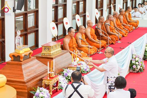 ภาพ No.315831:วันพฤหัสบดีที่ 26 มีนาคม พ.ศ. 2569 พิธีบำเพ็ญกุศล คุณพ่อณรงค์ จินตมากุล  สิริอายุ 99 ปี 11 เดือน โยมบิดา พระครูปลัดรัตนวีรวัฒน์ (รังสฤษดิ์ อิทฺธิจินตโก) ที่ปรึกษาเจ้าคณะจังหวัดปทุมธานี เจ้าอาวาสวัดพระธรรมกาย  ณ ห้องปลูกศรัทธา 2 วัดพระธรรมกาย ปทุมธานี