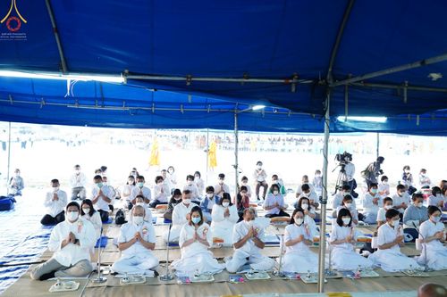 ภาพ No.73849:พิธีถวายภัตตาหารเป็นสังฆทาน แด่คณะพระธรรมยาตราฯ ในโครงการธรรมยาตรากตัญญูบูชา มหาปูชนียาจารย์ พระมงคลเทพมุนี(สด จนฺทสโร) พระผู้ปราบมาร อนุสรณ์สถาน 7 แห่ง ปีที่ 11 วันที่ 23 มกราคม พ.ศ. 2566