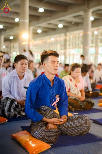ภาพ No.143716:พิธีถวายผ้าไตร, สวดธรรมจักร, ปฏิบัติธรรม และฟังแสดงพระธรรมเทศนา ภาษาเมียนมา โดยมีสาธุชนชาวเมียนมากว่า 4,000 คน เข้าร่วมพิธี ณ มหารัตนวิหารคด วัดพระธรรมกาย วันอาทิตย์ที่ 7 กรกฎาคม พ.ศ. 2567