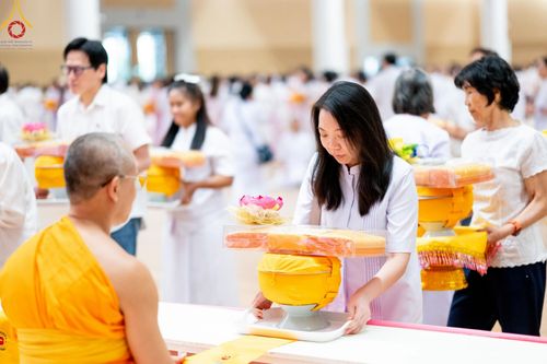 ภาพ No.212760:วันอาทิตย์ที่ 23 มีนาคม พ.ศ. 2568 พิธีร่วมบุญโครงการบรรพชาสามเณร 5,000 รูป ณ ห้องแก้วสารพัดนึก 2 วัดพระธรรมกาย