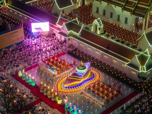 ภาพ No.197187:พิธีจุดประทีปถวายเป็นพุทธบูชา และบูชาธรรมมหาปูชนียาจารย์ ณ วัดโบสถ์(บน) ตำบลบางคูเวียง อำเภอบางกรวย จังหวัดนนทบุรี ในโครงการธรรมยาตรา กตัญญูบูชา มหาปูชนียาจารย์ พระมงคลเทพมุนี(สด จนฺทสโร) พระผู้ปราบมาร อนุสรณ์สถาน 7 แห่ง ปีที่ 13 วันที่ 18 มกราคม พ.ศ. 25