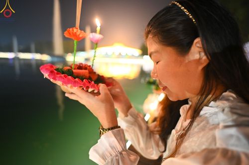 ภาพ No.170338:พิธีลอยกระทงธรรม ณ สระเศรษฐีทะเลบุญ มหาวิหารพระมงคลเทพมุนีฯ วัดพระธรรมกาย วันศุกร์ที่ 15 พฤศจิกายน พ.ศ.2567 (วันเพ็ญ 15 ค่ำ เดือน 12)