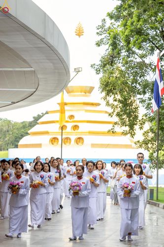 ภาพ No.227402:วันเสาร์ที่ 31 พฤษภาคม พ.ศ. 2568 พิธีเวียนประทักษิณรอบพระอุโบสถ ในพิธีอุปสมบท สามเณรเตรียม DCI รุ่นที่ 22 ณ อุโบสถพระไตรปิฎก วัดพระธรรมกาย