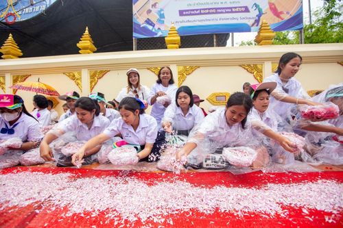 ภาพ No.128237:พิธีอัญเชิญพระบรมสารีริกธาตุ " ใจกลางเมืองนครหาดใหญ่ " เพื่อประดิษฐาน ณ มหารัตนเจดีย์สิริปทุมสวรรค์ (เจดีย์อริยพุทธะ 5 พระองค์) ศูนย์ปฏิบัติธรรมภาคใต้ อ.บางกล่ำ จ.สงขลา  วันที่ 9 มีนาคม พ.ศ.2567 (ชุดที่ 1)