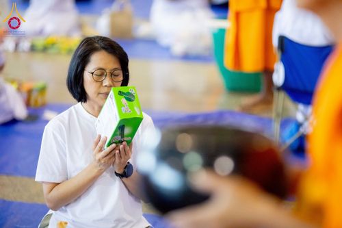 ภาพ No.223381:วันวิสาขบูชา วันอาทิตย์ที่ 11 พฤษภาคม พ.ศ. 2568 พิธีตักบาตร และปฎิบัติธรรม ณ สภาธรรมกายสากล วัดพระธรรมกาย