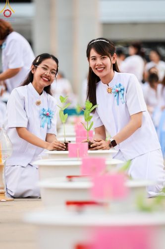 ภาพ No.160462:พิธีปลูกต้นทรัพย์บานชื่น ณ ลานธรรม พระมหาธรรมกายเจดีย์ วัดพระธรรมกาย จ.ปทุมธานี วันพฤหัสบดีที่ 10 ตุลาคม พ.ศ. 2567