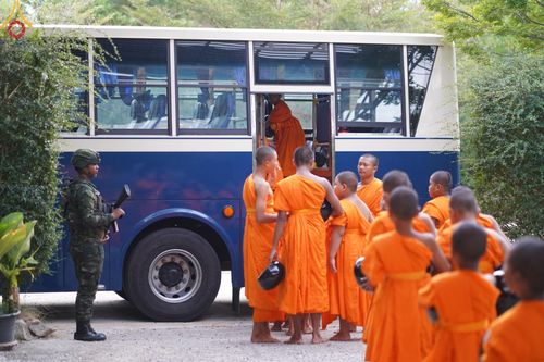 ภาพ No.61110:สามเณรออกบิณฑบาต และกิจกรรมอบรมสามเณร ในโครงการบรรพชาสามเณรฟื้นฟู พระพุทธศาสนาทั่วไทย ณ ศูนย์อบรมที่พักสงฆ์บ้านร่มเย็น จ.นราธิวาส วันที่ 2-15 เมษายน พ.ศ. 2567