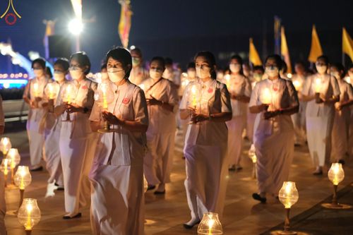 ภาพ No.77234:พิธีจุดมาฆประทีป ในวันมาฆบูชา อาทิตย์ต้นเดือนที่ 6 มีนาคม พ.ศ. 2566 ณ วัดพระธรรมกาย อ.คลองหลวง จ.ปทุมธานี